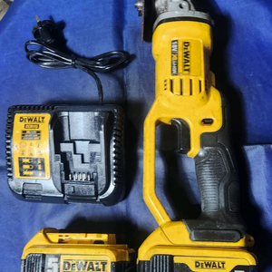 디월트 18v 충전그라인더 DCG412 팝니다