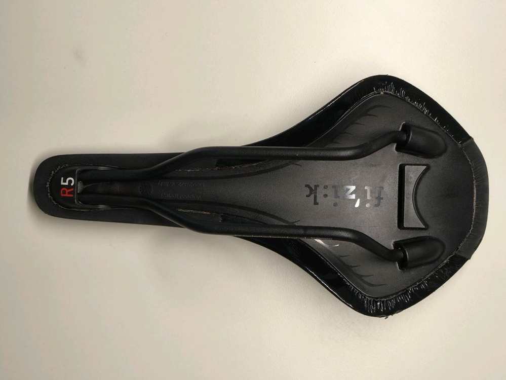 피직 안타레스 r5 자전거 안장--1