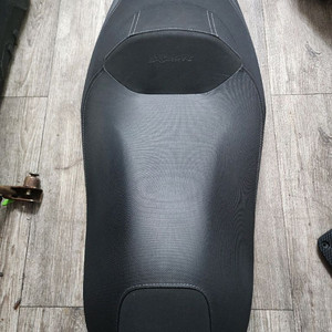 xmax300 엑스맥스300 순정시트안장 이미지