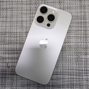 (신폰급) 아이폰15프로 256G 화이트 액정무기스 무찍힘 찾기힘든 물리듀얼심 105만팝니다@