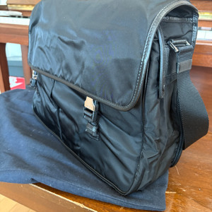 프라다 메신저백 크로스백