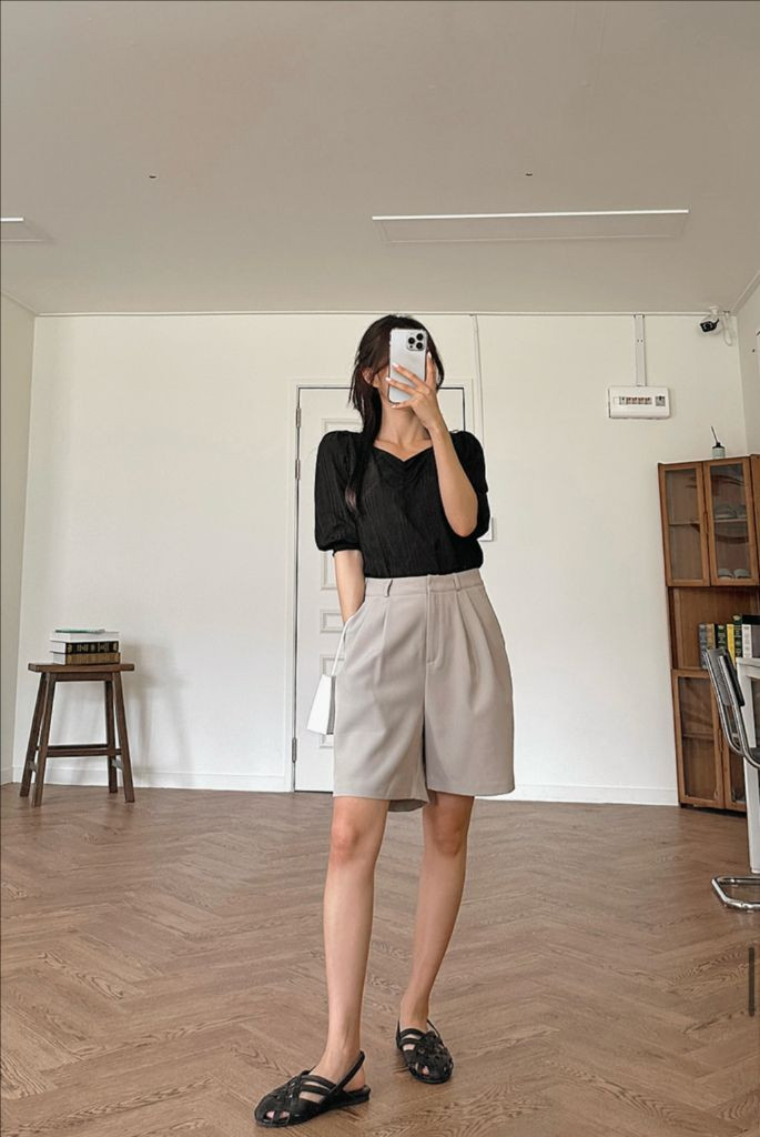 리리앤코 덴덴 퍼프티셔츠 하트셔링넥 블랙 이미지