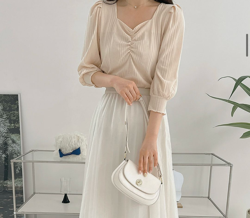 리리앤코 덴덴 퍼프티셔츠 하트셔링넥 블랙 이미지