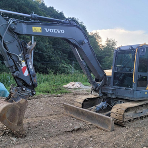 중고포크레인 볼보 ECR88 2019년 1850시간 버켓4종 집게 중고굴삭기매매 이미지