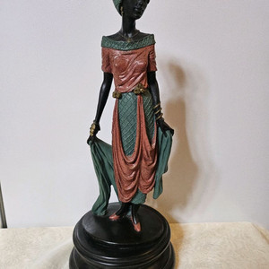 아프리카 여성 피규어