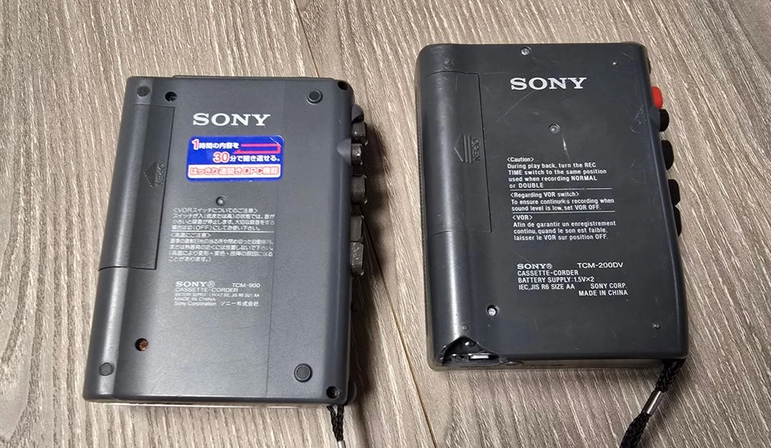 소니 워크맨 2대 TCM-900, TCM-200DV 이미지