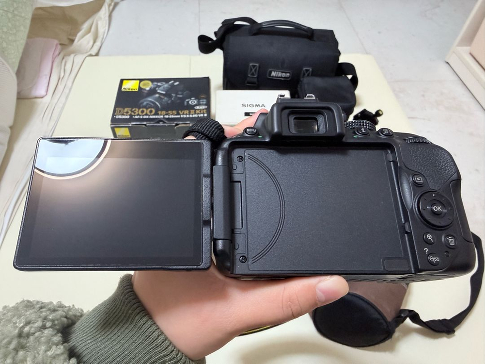 니콘 D5300 + 시그마 18-35 F1.8 풀세트 (셔터 9천컷) 이미지