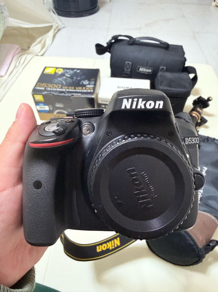 니콘 D5300 + 시그마 18-35 F1.8 풀세트 (셔터 9천컷) 이미지