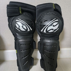 스위스 브랜드, IXS 말렛 무릎/정강이 보호대 S사이즈(거의 새것)