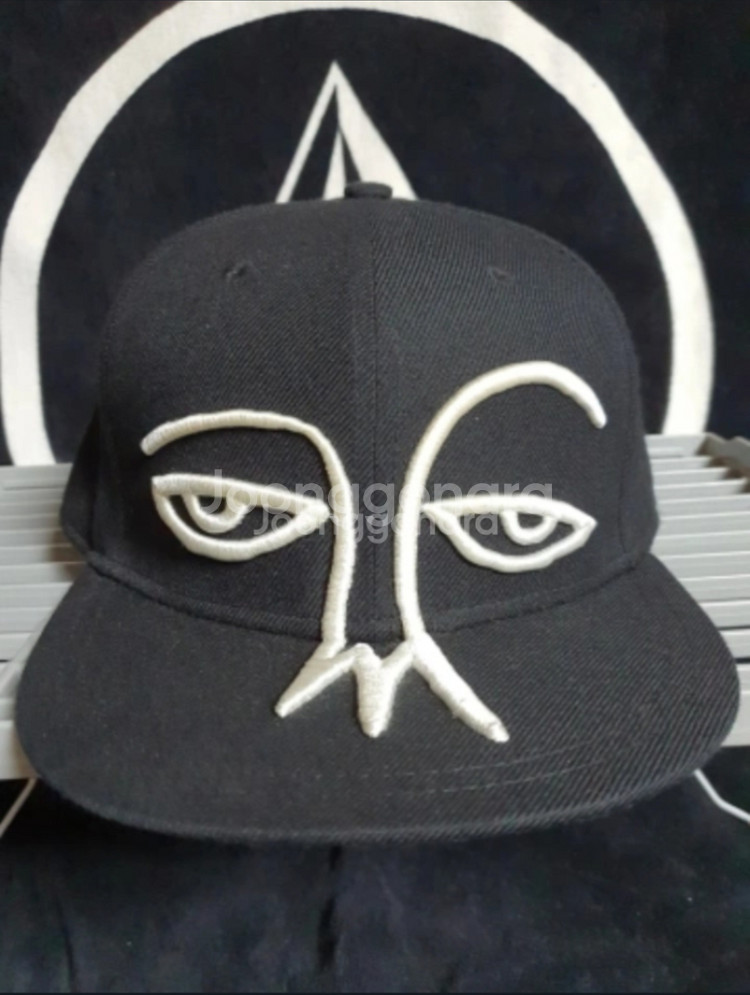 미국 정품 haculla X 지드래곤 모자 GD MV 콜라보 스냅백--0