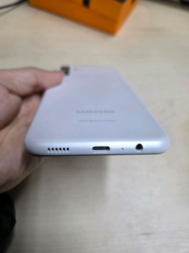 갤럭시 와이드6 128gb 화이트 정상해지 8만--2