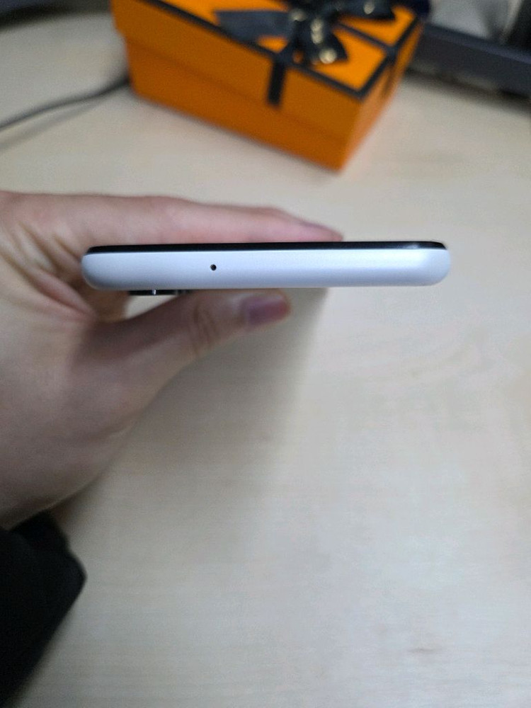 갤럭시 와이드6 128gb 화이트 정상해지 8만--4