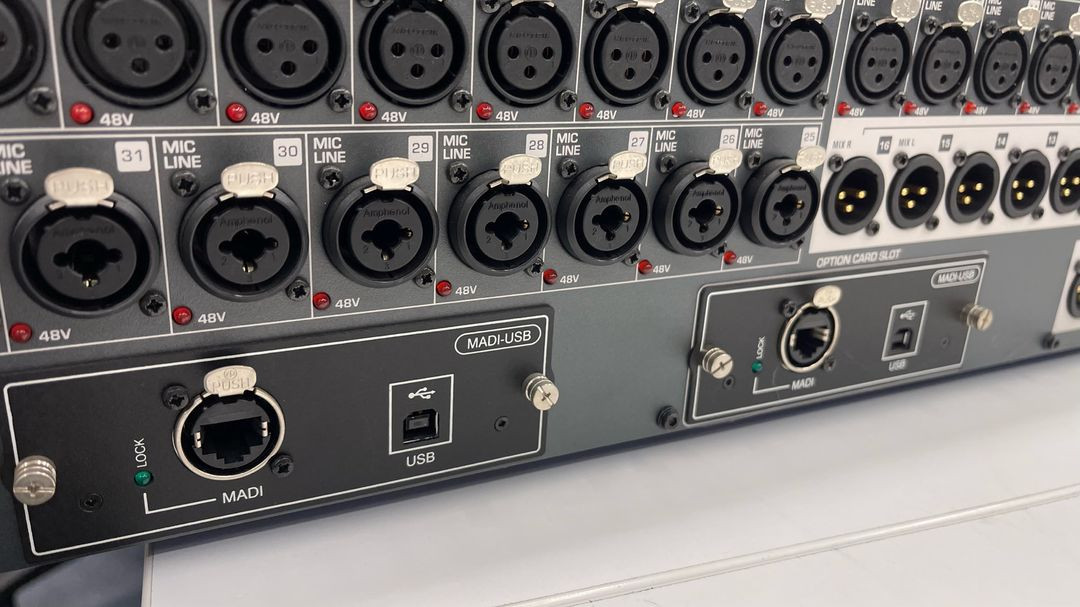 Soundcraft SI Impact 디지털 믹싱 콘솔 이미지