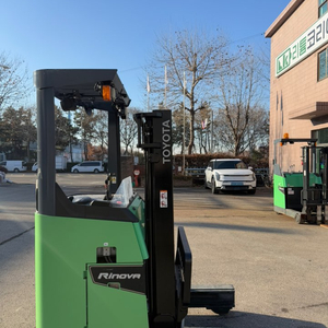 도요타 전동 입식 지게차 1.5톤 최신형 2021년식 초특가 판매