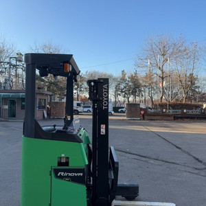 도요타 전동 리치 지게차 1.5톤 최고 신형 21년식 할인