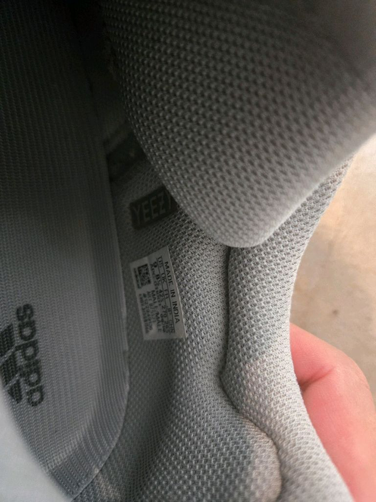 아디다스 이지부스트 웨이브러너270 이미지