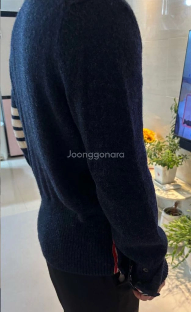 톰브라운 셰틀랜드 가디건 2사이즈(M) 정품 이미지