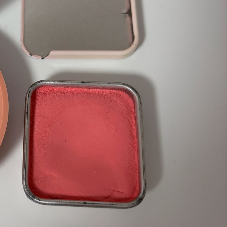 단종 섀도 등 화장품 판매 이미지