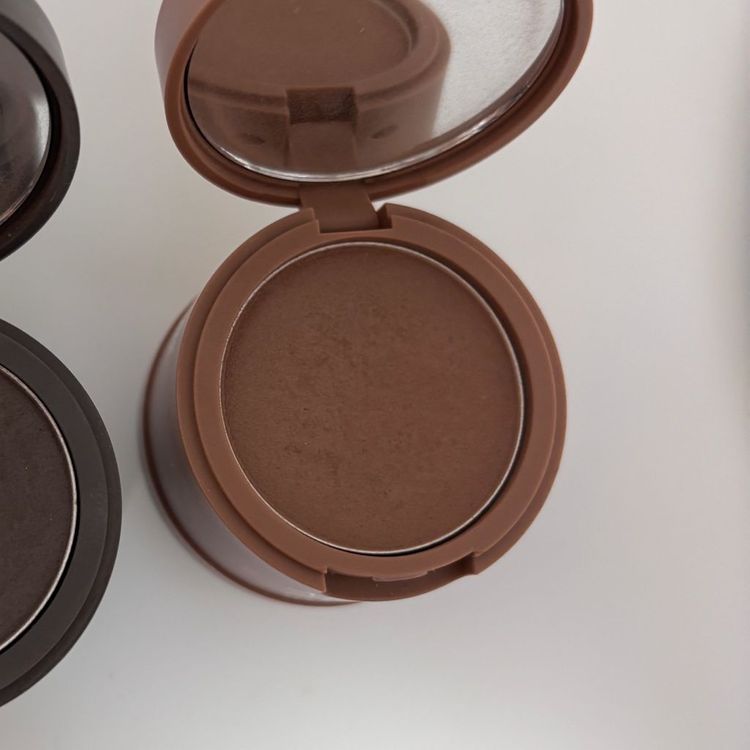 단종 섀도 등 화장품 판매 이미지