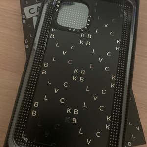 아이폰12프로맥스 한정판 블랙파리 콜라보 케이스 판매합니다.