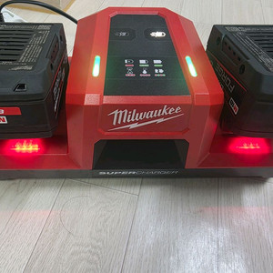 밀워키 M18 FORGE 8.0Ah 배터리 듀얼 충전