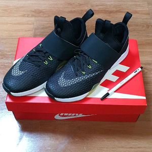 여.240) 나이키 여성 운동화, 에어줌 스트롱 / 다이어트 헬스 트레이닝 워킹