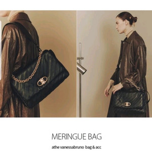 가격내림)아떼바네사브루노 머랭백 L