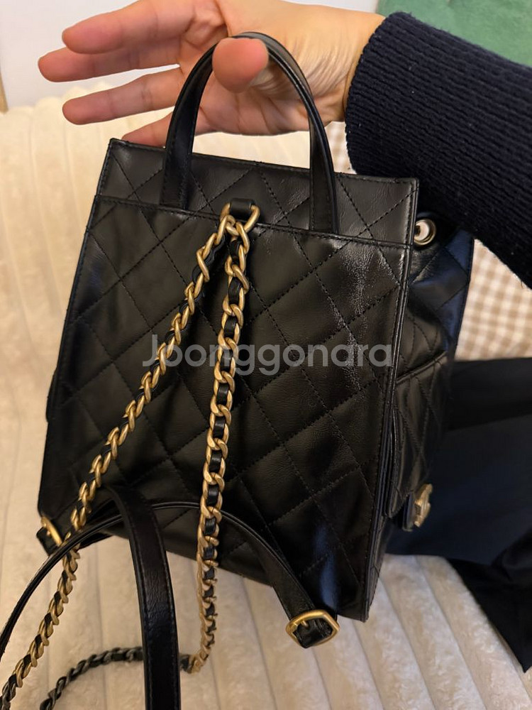 샤넬25미디엄백팩 카 프스킨--5