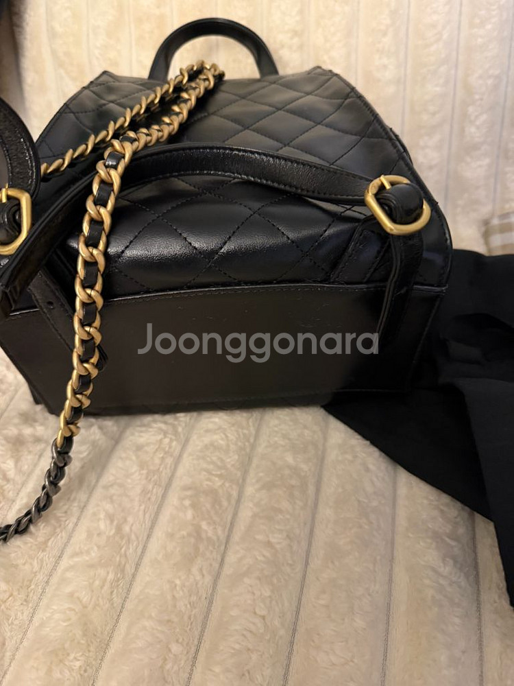 샤넬25미디엄백팩 카 프스킨--7