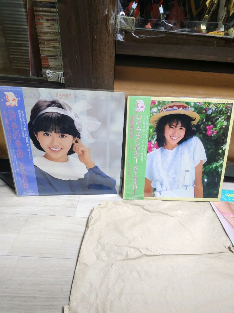 일본유명배우,가수 코이즈미 쿄코 친필싸인 소중한 LP 6개 음반과 친필 사인 사진을 판매합니다--4