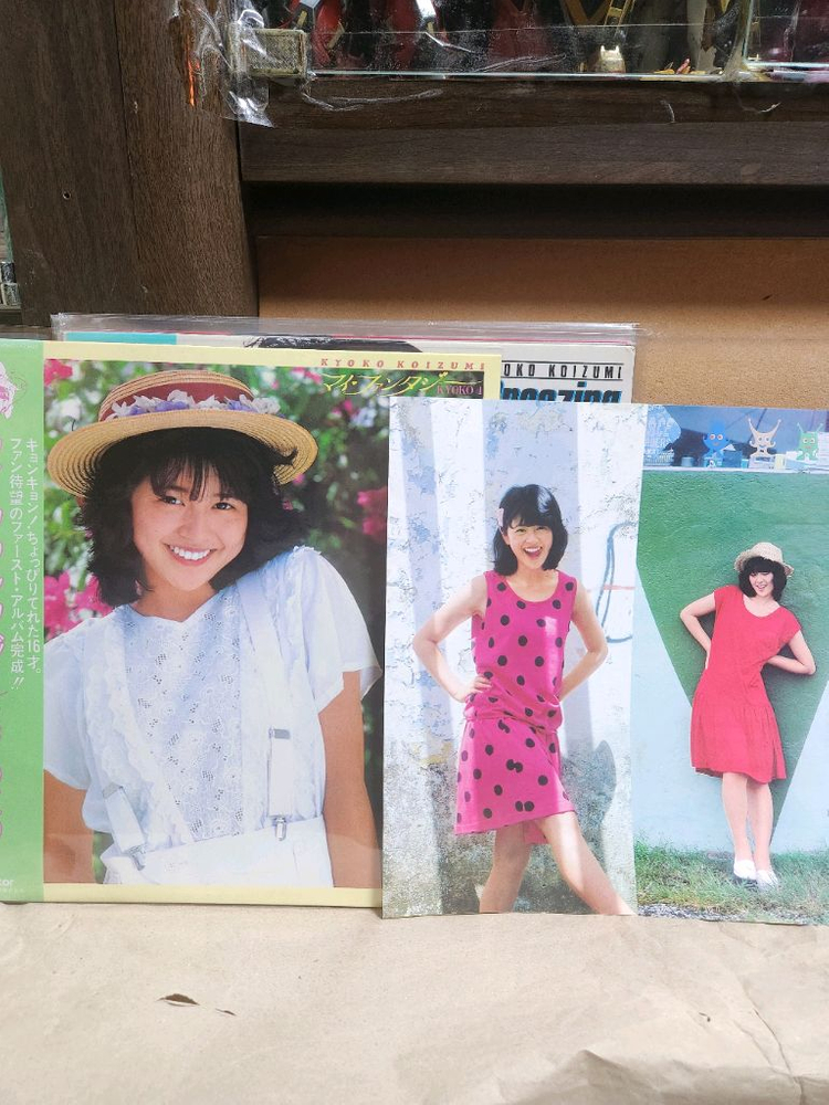 일본유명배우,가수 코이즈미 쿄코 친필싸인 소중한 LP 6개 음반과 친필 사인 사진을 판매합니다--9