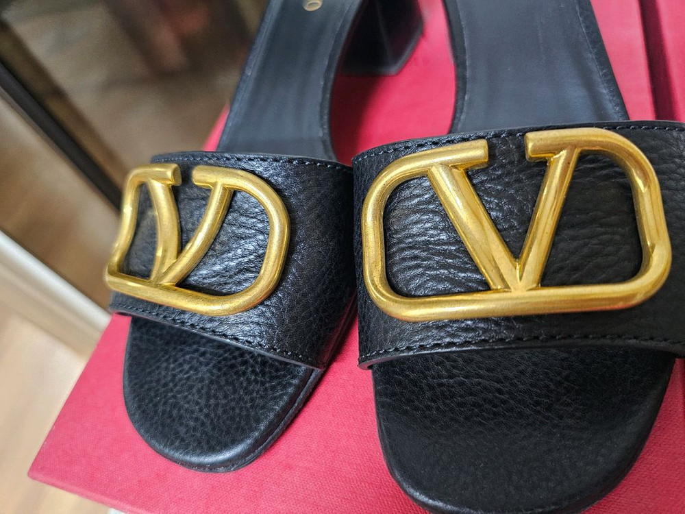 정품) 발렌티노 v로고 시그니처 슬리퍼(아38,블37)--4