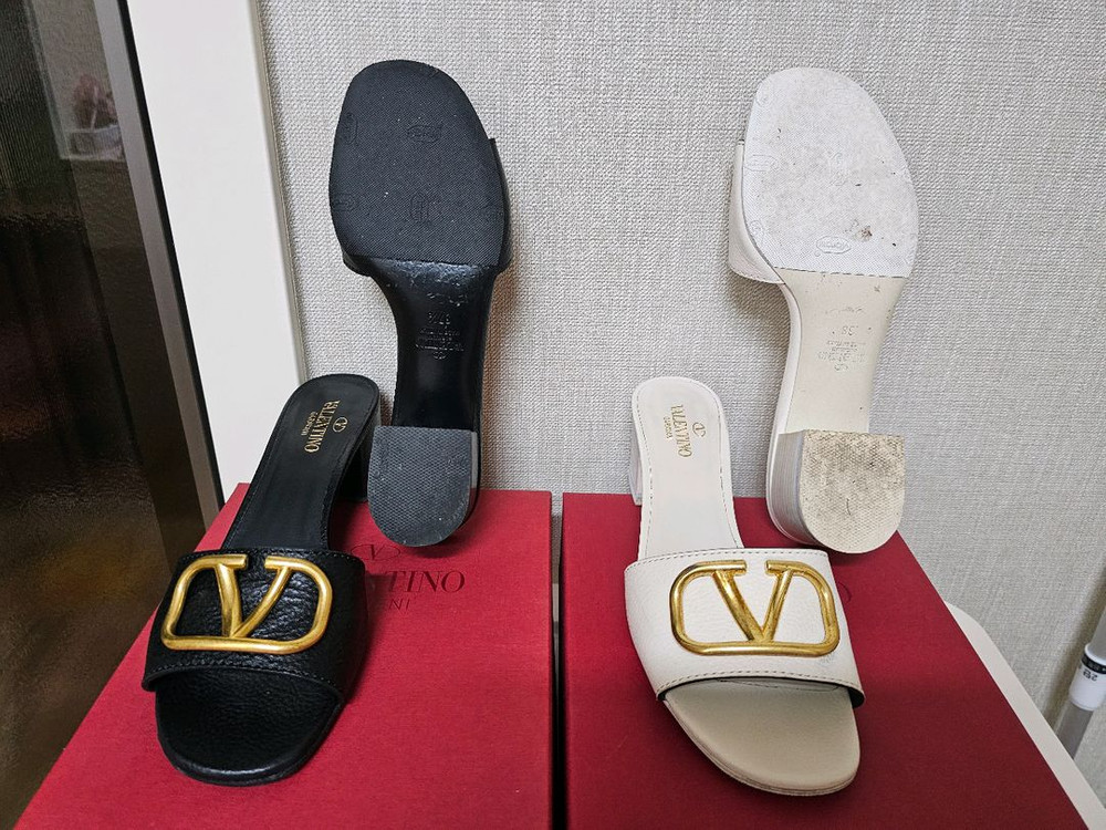 정품) 발렌티노 v로고 시그니처 슬리퍼(아38,블37)--5