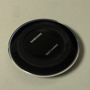 삼성 무선 급속 충전기 QI 무선 충전 블랙 팝니다. EP-PN920