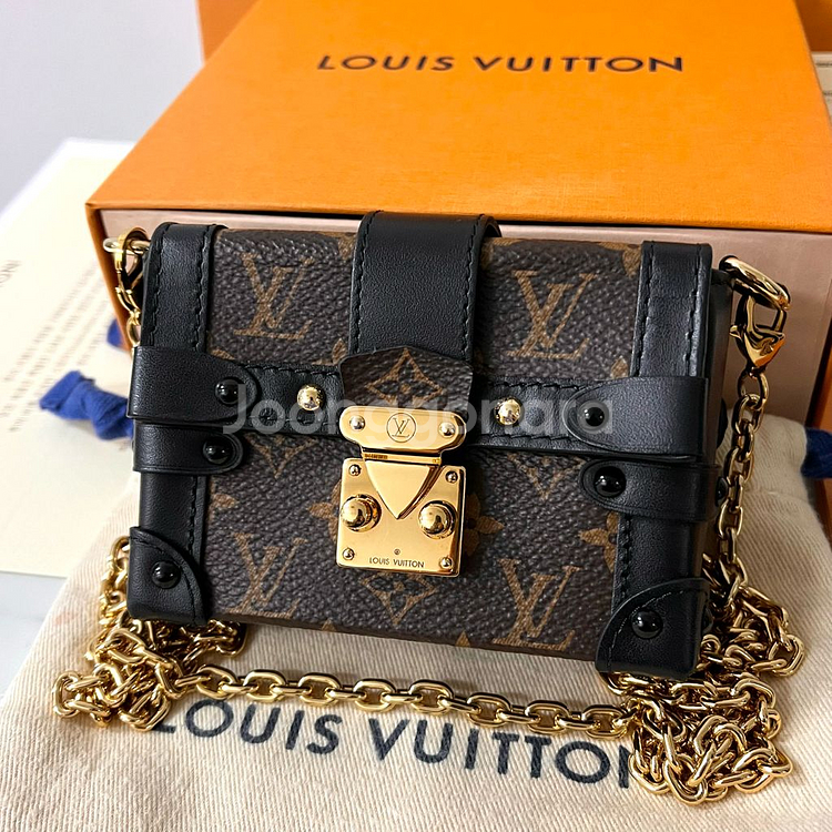 [S+급/정품] 루이비통 에센셜 트렁크 모노그램 체인 크로스백 가방--1