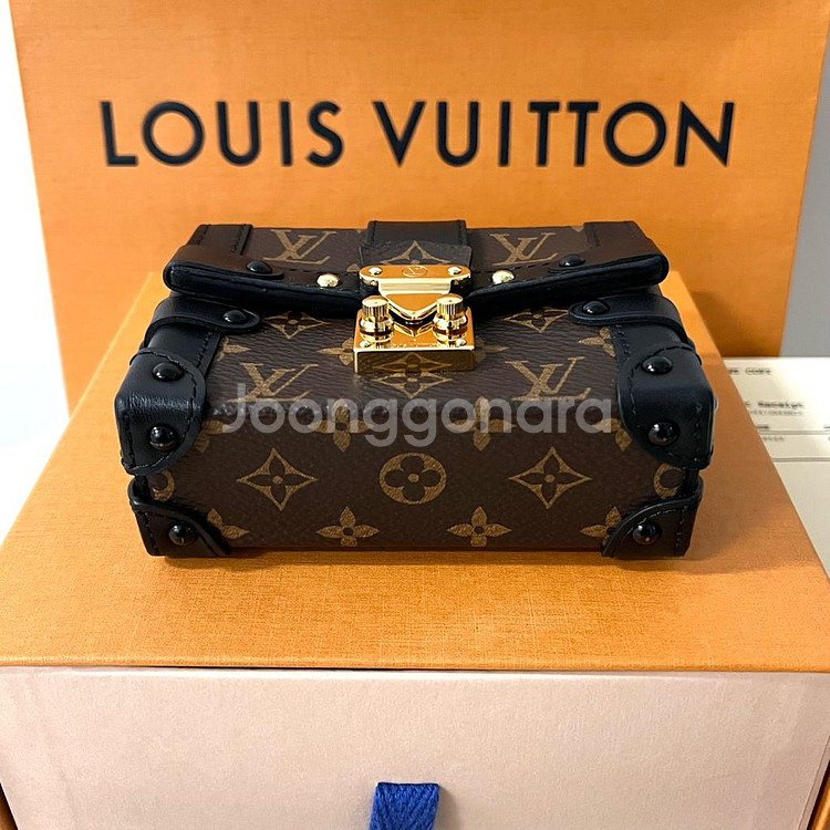 [S+급/정품] 루이비통 에센셜 트렁크 모노그램 체인 크로스백 가방--7