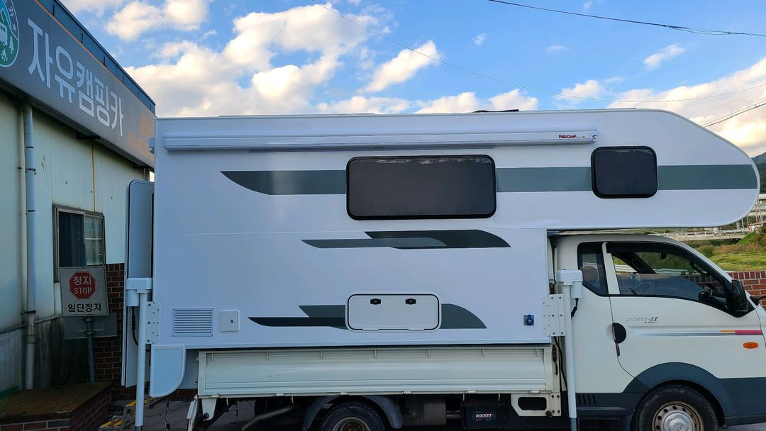 트럭캠퍼 트럭캠핑카 이미지