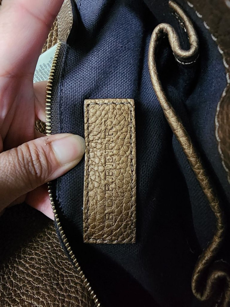 새 상품 ㅡ 미사용 ㅡ 버버리 클러치백--2