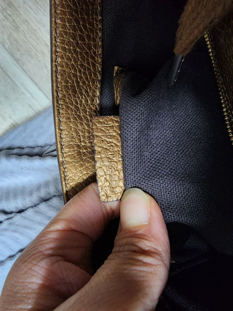 새 상품 ㅡ 미사용 ㅡ 버버리 클러치백--3