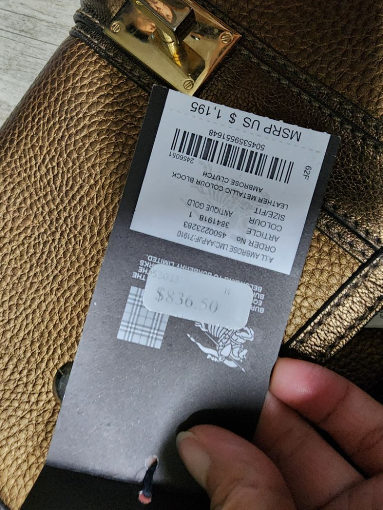 새 상품 ㅡ 미사용 ㅡ 버버리 클러치백--6