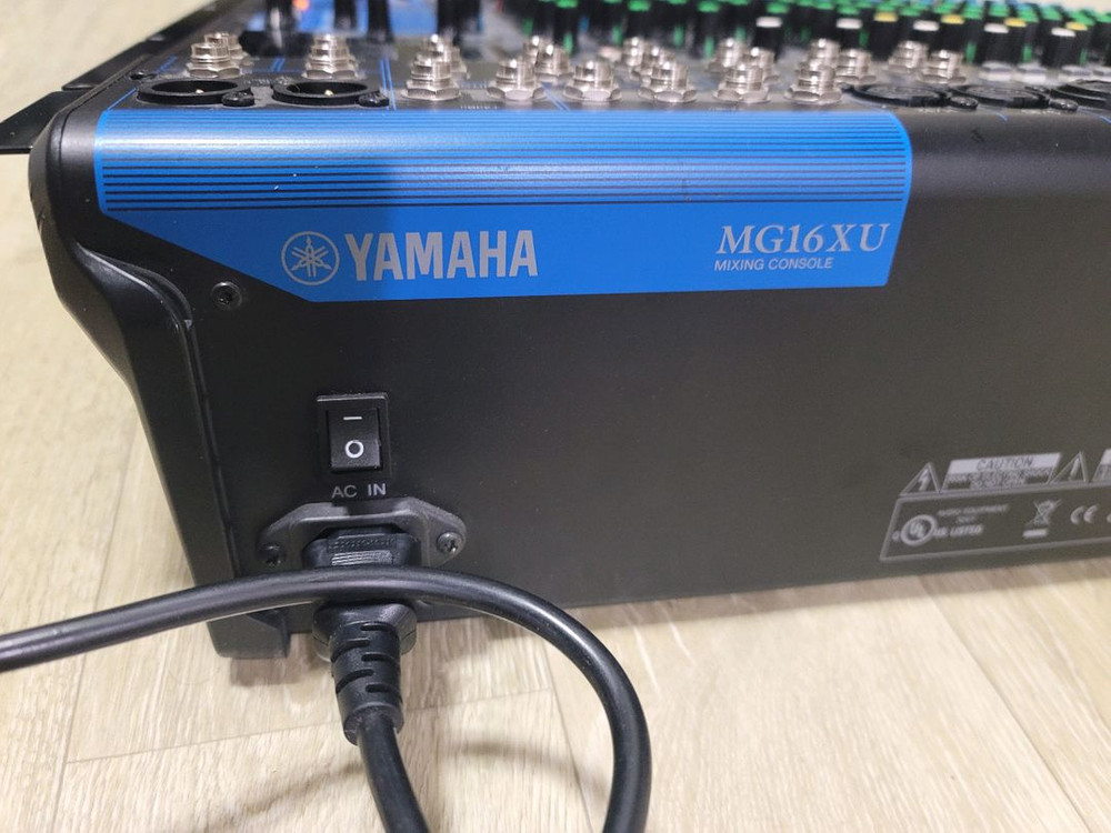 Yamaha MG16XU 믹서팝니다--5