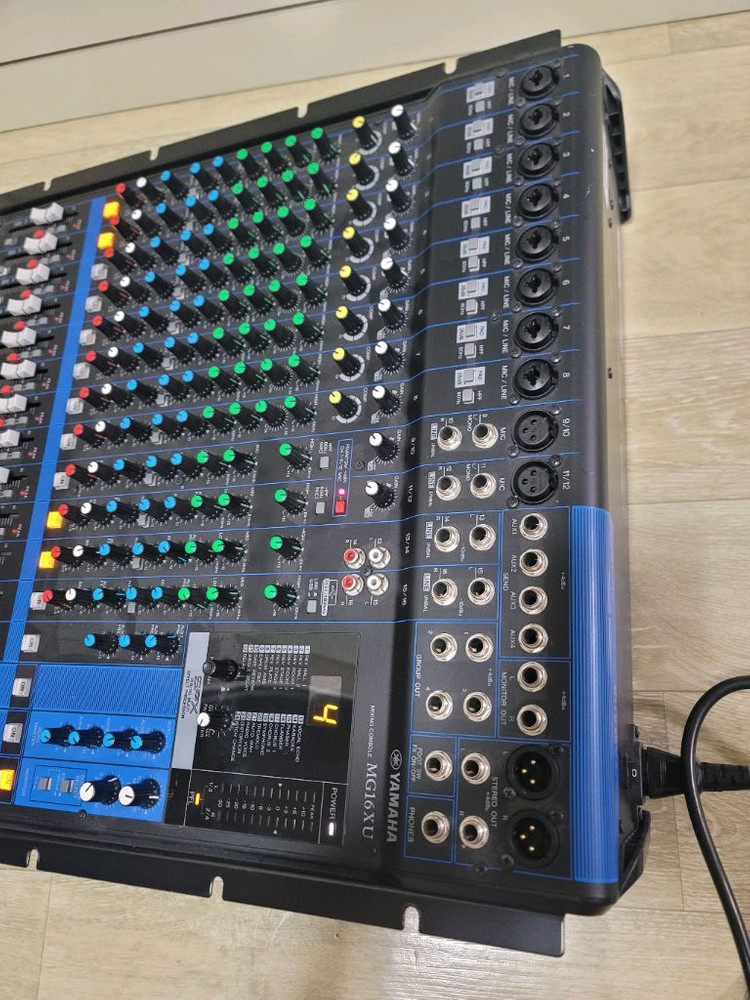 Yamaha MG16XU 믹서팝니다--7