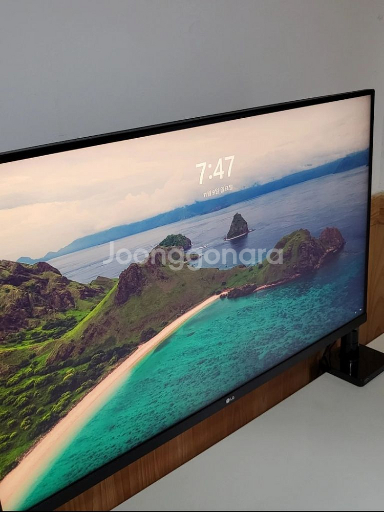 LG 32인치 QHD 모니터 + 모니터암 같이 팝니다--1