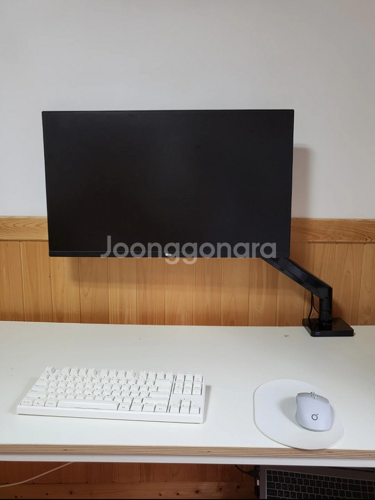 LG 32인치 QHD 모니터 + 모니터암 같이 팝니다--3