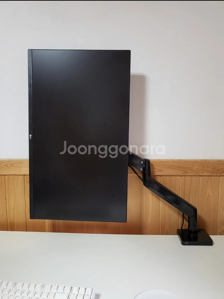 LG 32인치 QHD 모니터 + 모니터암 같이 팝니다--4