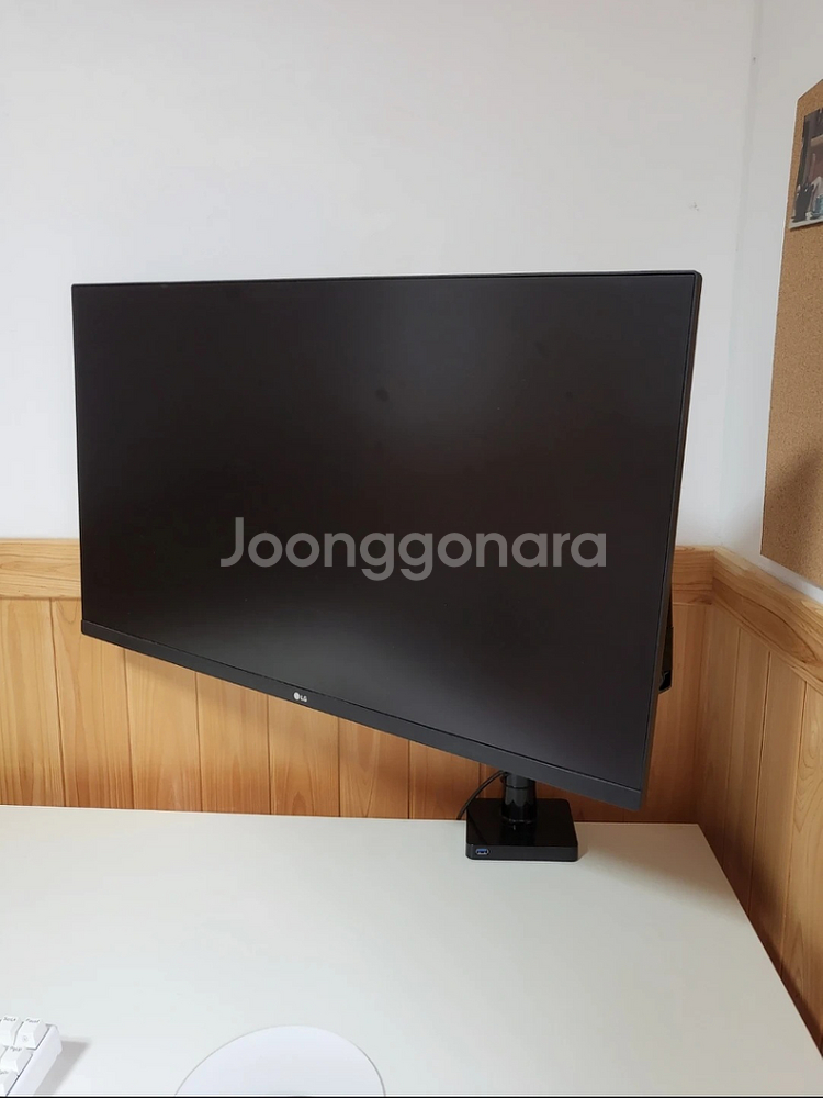 LG 32인치 QHD 모니터 + 모니터암 같이 팝니다--5
