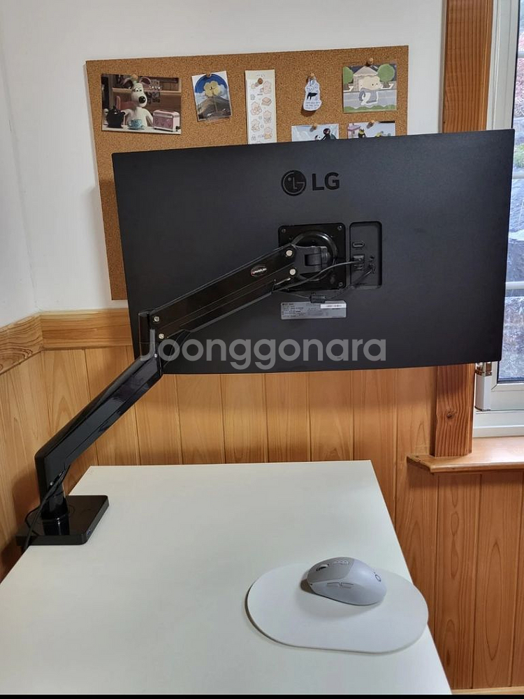 LG 32인치 QHD 모니터 + 모니터암 같이 팝니다--6