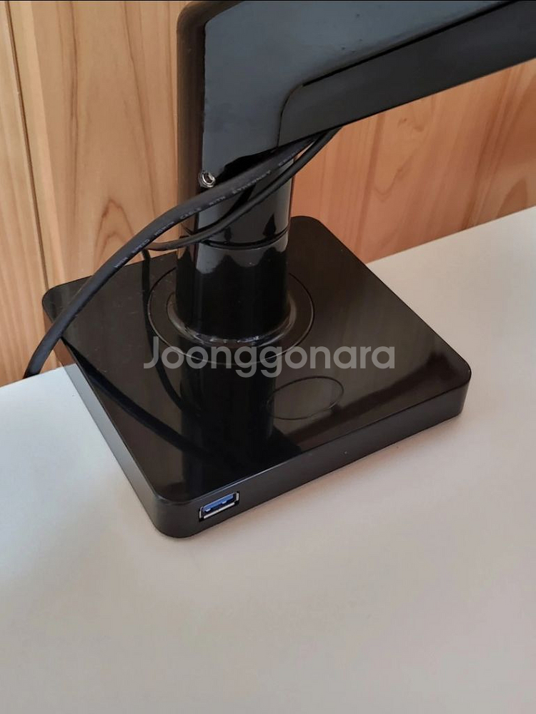 LG 32인치 QHD 모니터 + 모니터암 같이 팝니다--9