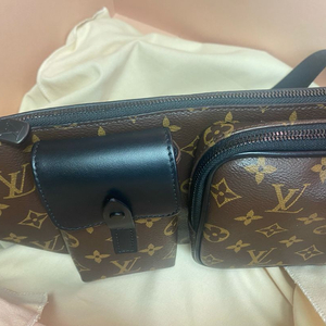 루이비통 크리스토퍼 범백 모노그램 마카사르 m45337 벨트백 힙색