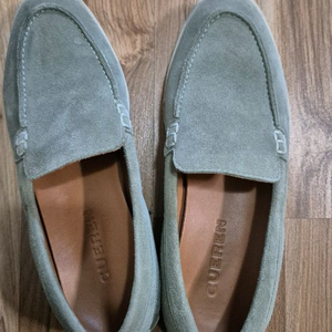 쿠에른 스웨이드 로퍼 235